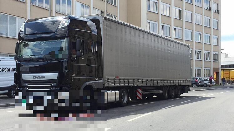 Unfallstelle am Dienstag an der Bahnhofstraße in Lichtenfels. Foto: News5 / Herse