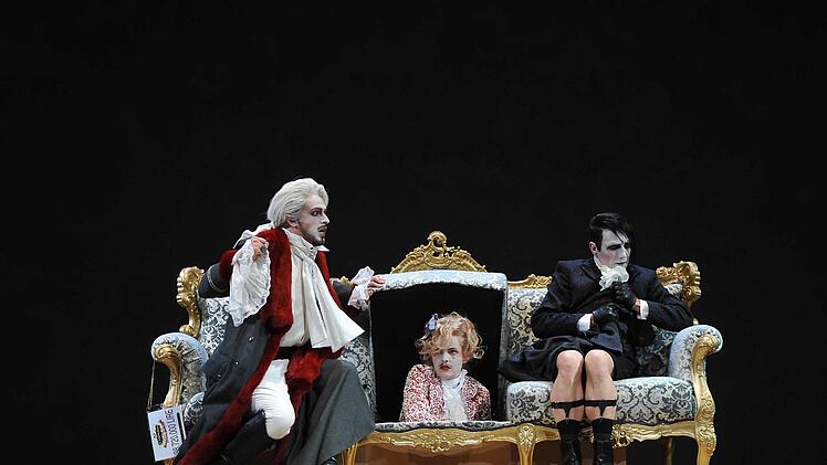Turbulente Verwechslungen: Szene aus der Neuinszenierung von "Figaros Hochzeit" am Landestheater Coburg.Foto: Andrea Kremper