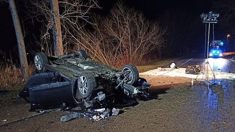 Fünf junge Männer wurden bei einem Unfall in Wassertrüdingen verletzt. Polizei: Mittelfranken/Twitter