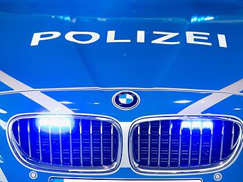 Am Montag ist es auf der A9 bei Leupoldsgr&uuml;n zu einem Unfall gekommen. Der Verursacher fuhr einfach weiter. Symbolbild: Matthias Balk/dpa