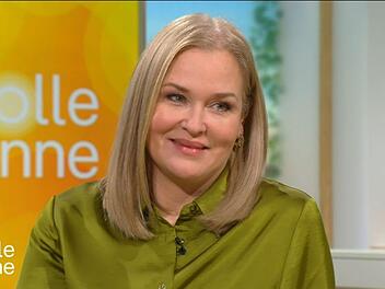 Judith Hoersch (44) spielt seit 2019 die Hebamme Lena Lorenz in der gleichnamigen ZDF-Serie. Vor kurzem hat sie au&szlig;erdem ihr erstes Buch ver&ouml;ffentlicht.