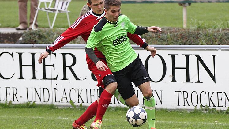 Marcel Lindner (vorne) steht dem SV Friesen nach seinem Umzug nach Osnabrück bis zum Saisonende - wenn überhaupt - nur noch sehr eingeschränkt zur Verfügung. Foto: Heinrich Weiß