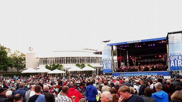 Impressionen vom Open-Air-Konzert im Coburger RosengartenFoto: Jochen Berger