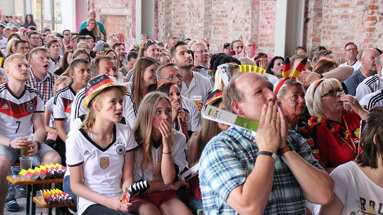 Reaktionen in Franken nach dem Siegtreffen der Mexikaner beim ersten Spiel der deutschen Mannschaft bei der WM 2018 in Russland. Foto: Alexander Löffler