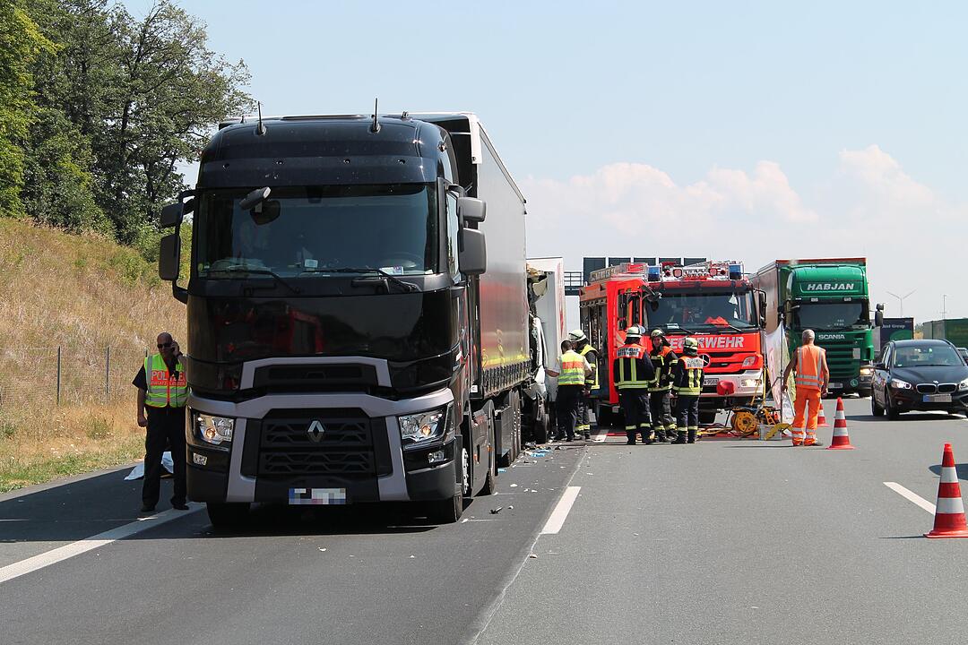 Lkw-Fahrer überlebt Unfall nicht