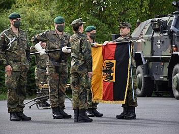 Die Soldaten legen den Eid ab.  Foto: Alex Rettner