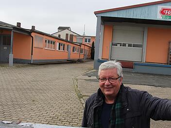 Hans-Peter Hörrlein sucht aktuell Mieter. Denn  mit der  Bebauung des Firmengeländes neben dem Seeside (siehe Luftbild von 2017) wird es noch etwas dauern. C. Bauriedel /Luftbild:K. Strienz