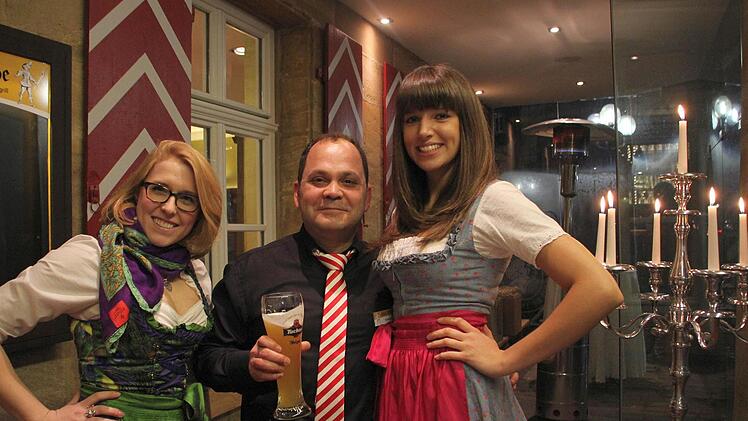 ... und gute Laune bei Re-Opening-Party in der Alten Wache.