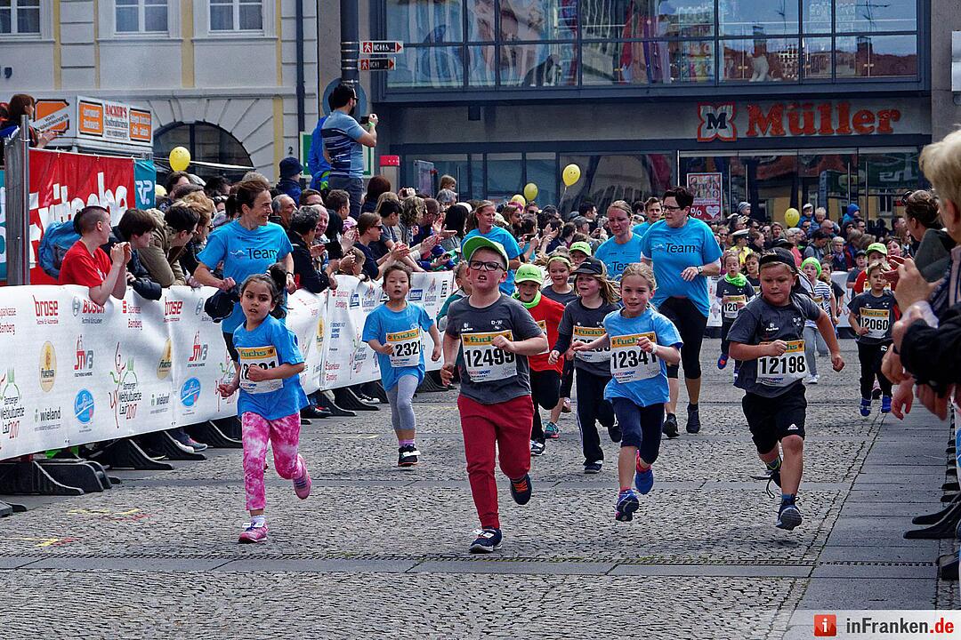 Weltkulturerbelauf 2017 in Bamberg: Der Zieleinlauf am Maxplatz