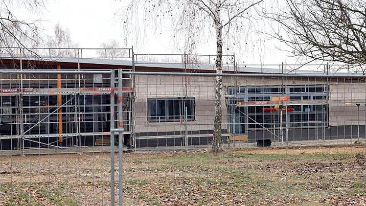 Die neue integrative Kindertagesstätte soll pünktlich im Herbst in Betrieb gehen. Fotos: Andrea Spörlein