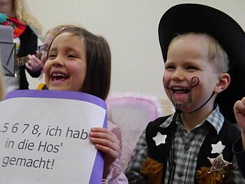 Lustig ging's zu beim Rathaussturm der Poppenlaurer Kinder in Maßbach. Foto: Heike Deuschler