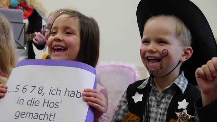 Lustig ging's zu beim Rathaussturm der Poppenlaurer Kinder in Maßbach. Foto: Heike Deuschler
