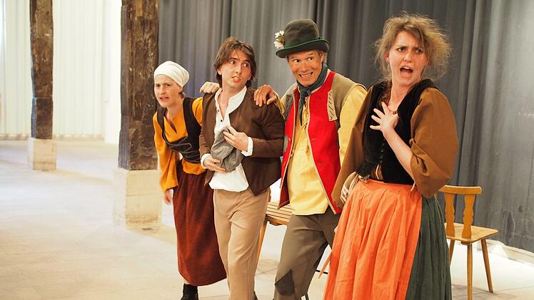 Deftiges Publikum im Wirtshaus  Foto: Nicole Julien-Mann