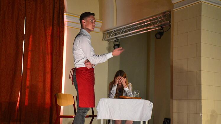 Romeos Vater und Julias Mutter machen sich Sorgen. Foto: Leonie Schneider