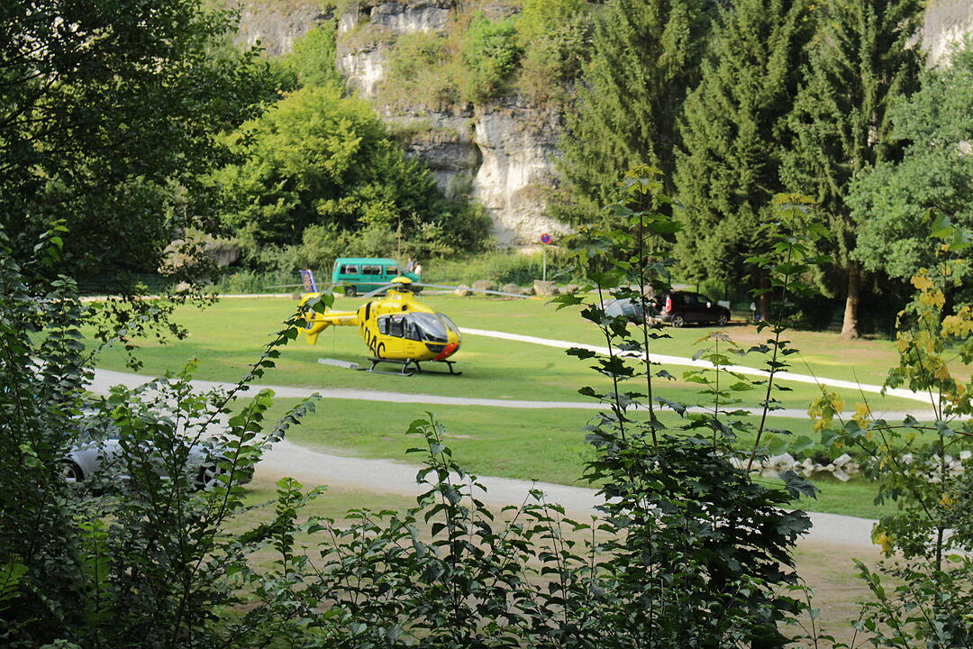 Spektakulärer Unfall bei Pottenstein: Pkw überschlägt sich und landet auf Dach