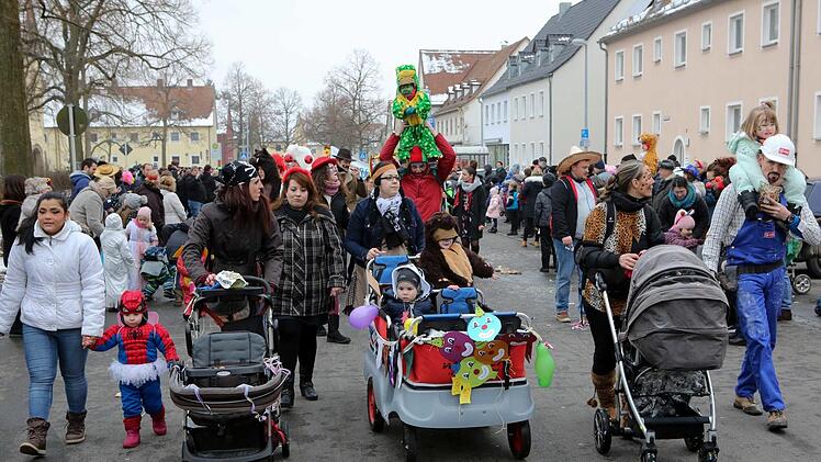 Bunt ging es bei dieser Gruppe zu. Foto: RiegerPress