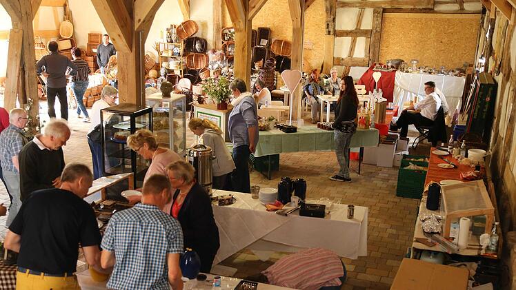In der Scheune gab es viel zu stöbern beim Kunreuther Frühlingsmarkt.Franz Galster