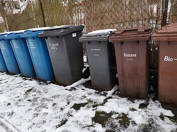 Müllabfuhr-Probleme im Raum Bamberg - mehrere Orte betroffen Müll, Abfall, Altpapier, Biomüll, Restmüll, Müllabfuhr, Mülltonnen, Winter, Schnee, Glätte, Glatteis, Blitzeis