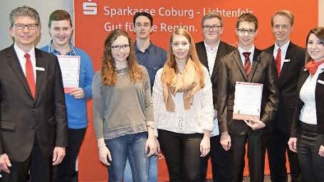 Die erfolgreichen Lichtenfelser Gymnasiasten mit (von links): Rainer Engelhardt, Alexander Grober, Linda Bauer, Armin Hagel, Laura Will, Felix Rubenbauer, Christan Gebhardt, Martin Amberg, Katharina Scherer