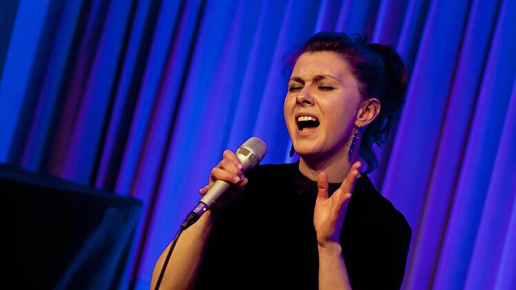 Faszinierend ausdrucksvolle Stimme: Fjoralba TurkuaFoto: Jochen Berger