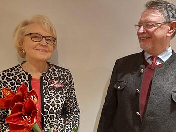 Elisabeth Wende wurde vom Vorsitzenden des Arbeitskreis für Schule, Bildung und Sport  im Kreisverband der CSU Bad Kissingen, Dr.  Edmund Wilhelm, für ihre 30-jährige Mitgliedschaft geehrt.