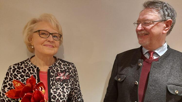 Elisabeth Wende wurde vom Vorsitzenden des Arbeitskreis für Schule, Bildung und Sport  im Kreisverband der CSU Bad Kissingen, Dr.  Edmund Wilhelm, für ihre 30-jährige Mitgliedschaft geehrt.