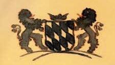 Ein stilisiertes bayerisches Wappen ist Zierde eines Services.