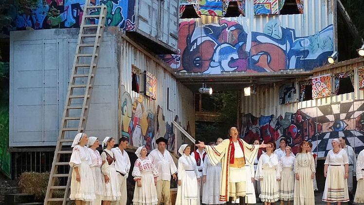 I"Der Zigeunerbaron": Impressionen von der Neuinszenierung auf der Waldbühne Heldritt.Foto: Jochen Berger