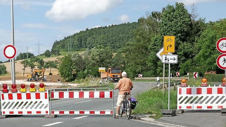 Am Nordkreisel in Zapfendorf werden auch Radfahrer umgeleitet.