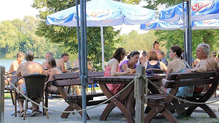 Das schattige Plätzchen am Bistro war sehr beliebt. Foto: Dominic Buckreus