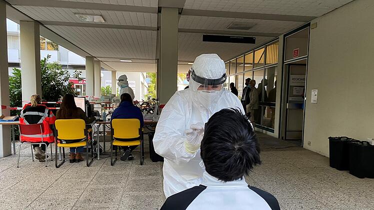 Test wie hier im Testzentrum auf der Lauterer Höhe bleiben in der Region Coburg eine wichtige Komponente im Kampf gegen das Corona-Virus.