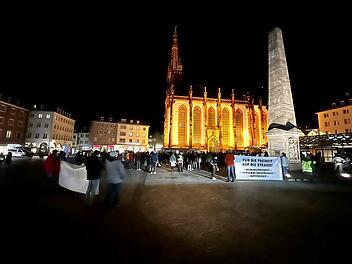 Würzburg: Rund 250 Personen demonstrieren gegen Corona-Maßnahmen