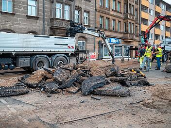 Wasserrohrbruch in Nürnberg sorgt für Verkehrsbehinderungen