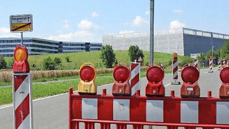 In Richtung Herzogenaurach ist die Straße zwischen Haundorf und Herzo-Base bis Ende 2014 gesperrt.  Foto: Daniel Harig