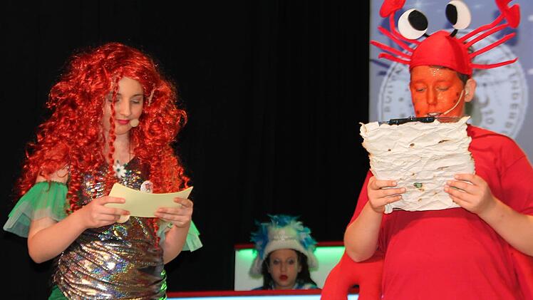 Die Moderatoren Arielle und Sebastian Foto: Veronika Schadeck