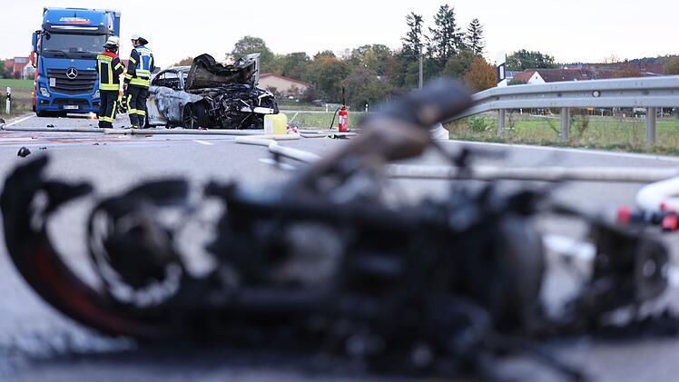 Tödlicher Verkehrsunfall auf B466 bei Ostheim