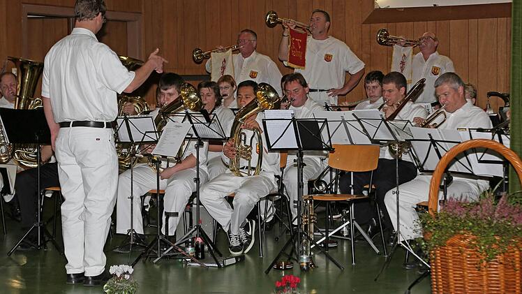 Mit einem beeindruckenden Jubiläumskonzert feierte der Spielmannszug der Freien Turnerschaft Schney sein Jubiläum.  Fotos: Klaus Gagel