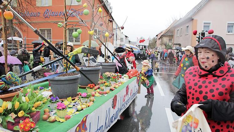 2019 ließen sich die Höchstadter Narren vom Regen nicht bremsen. Auch der Gartenbauverein hofft heuer auf besseres Wetter.
