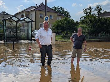 Memmelsdorf k&auml;mpft gegen Unwetterfolgen: Nachbarn helfen zusammen