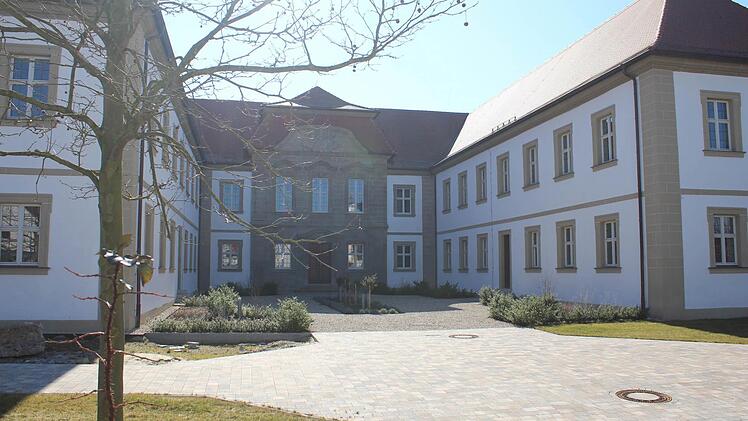 Im Gremsdorfer Schloss ist jetzt die Verwaltung untergebracht. Foto: Andreas Dorsch
