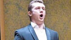 Der Tenor Pavel Valuzhin im ersten Teil des Konzerts. Foto: Ahnert