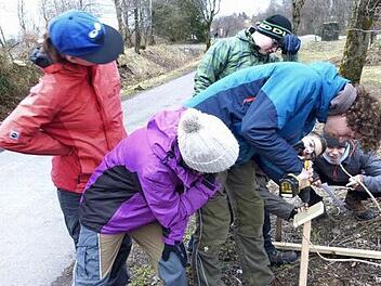 Die Wanderratten, die Jugendgruppe des Biosphärenreservat Rhön haben am Schwarzen Moor einen Planetenlehrpfad angelegt.  Foto: Michael Dohrmann