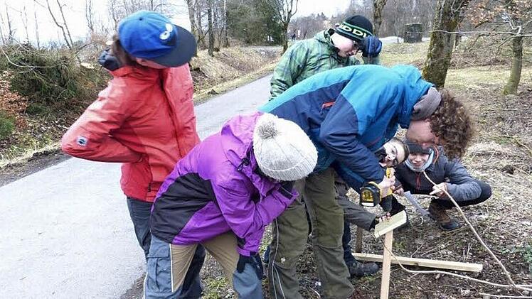Die Wanderratten, die Jugendgruppe des Biosphärenreservat Rhön haben am Schwarzen Moor einen Planetenlehrpfad angelegt.  Foto: Michael Dohrmann