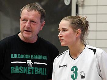 Demnächst nicht mehr Coach und Spielerin, sondern gemeinsam auf der Trainerbank: Ulf Schabacker und Jessica Miller. Fotos: sportpress