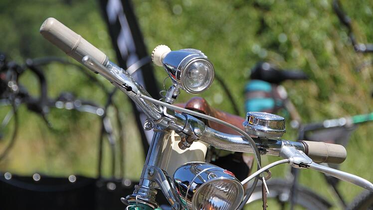 Das Deutsche Fahrradmuseum Bad Brückenau stellt Exponate am Wildfleckener Bahnhof aus. Foto: Ulrike Müller