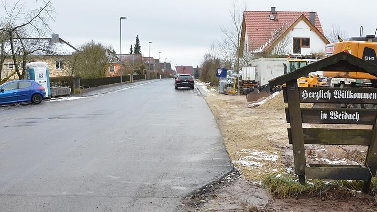 Früher eine Buckelpiste, jetzt eine makellose Fahrbahn, die die Anwohner schon fürchten lässt, dass künftig zu schnell gefahren wird: Die CO 4.