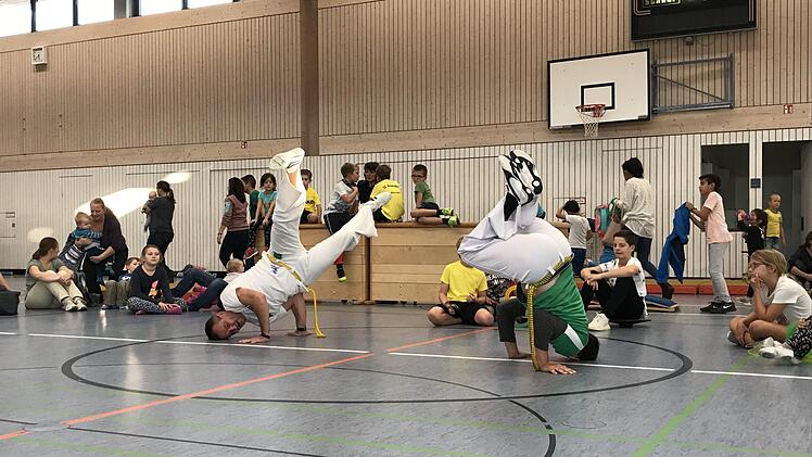 Es gab auch die Möglichkeit, sich über die beeindruckende brasilianische Kampfkunst Capoeira zu informieren.