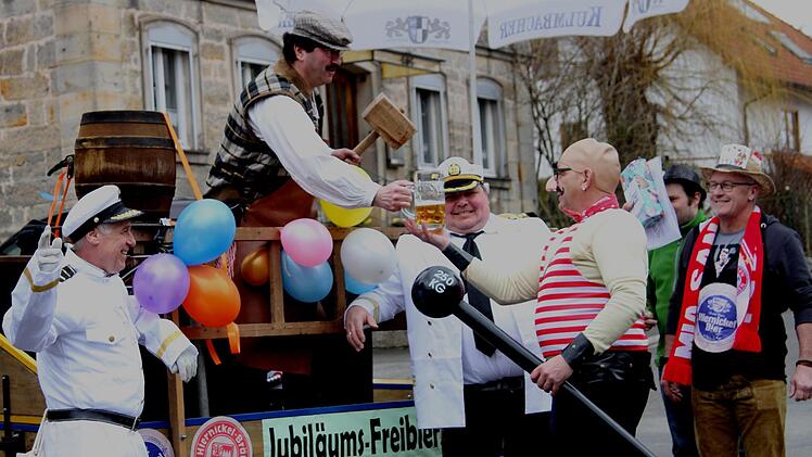 Auf das Jubiläum wurde schon mit Freibier angestoßen.