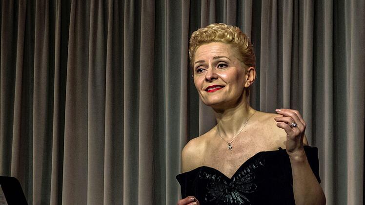 "Dein ist mein ganzes Herz": Antoinetta Bafas, Milen Bozhkov und Nina Andreeva gestalteten einen Opern- und Operettenabend bei "Leise am Markt" in Coburg.Foto: Jochen Berger