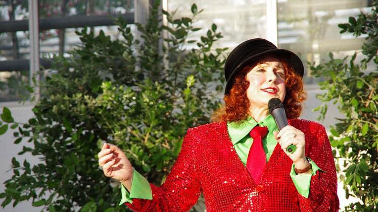 Claire Waldoff alias Erika Burger.